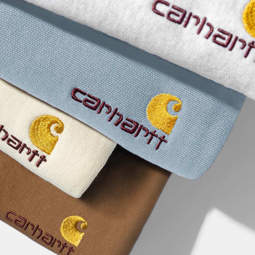 Carhartt Work In Progress (WIP) desarrolla sus propias colecciones a partir de la ropa de trabajo original de Carhartt. La marca combina adaptaciones auténticas de estos sólidos arquetipos estadounidenses al tiempo que celebra las subculturas que los han adoptado.
